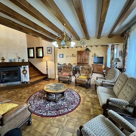 Dom wakacyjny House In Near Le Mans Circuit *