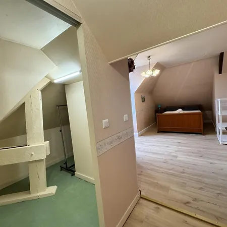 Dom wakacyjny House In Near Le Mans Circuit *