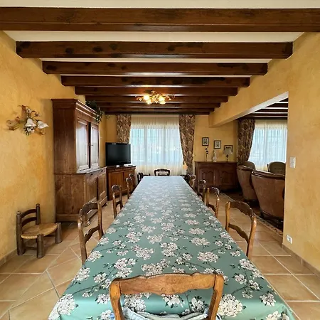 Dom wakacyjny House In Near Le Mans Circuit *