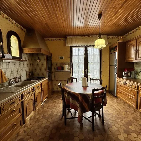 Dom wakacyjny House In Near Le Mans Circuit *